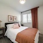 Chic Hideaway-King Bed-Fireplace-Dt-Wem-Ac-Garage