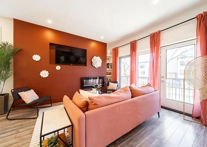 Chic Hideaway-King Bed-Fireplace-Dt-Wem-Ac-Garage