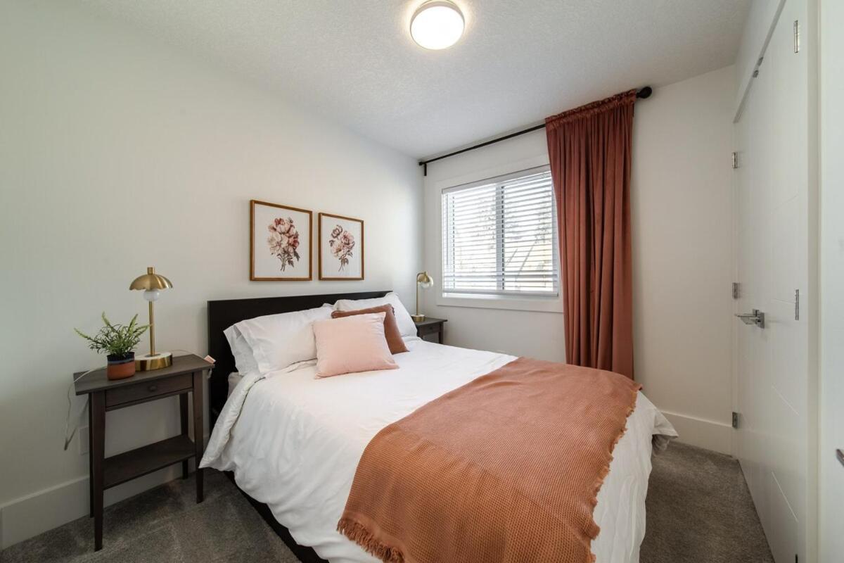 Apartment Chic Hideaway-king Bed-fireplace-dt-wem-ac-garage *