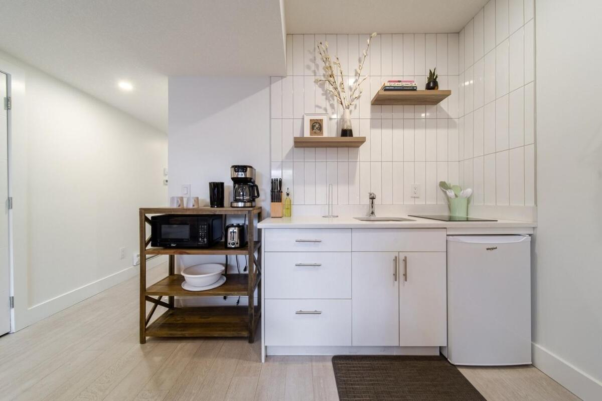 Chic Hideaway-king Bed-fireplace-dt-wem-ac-garage * Edmonton