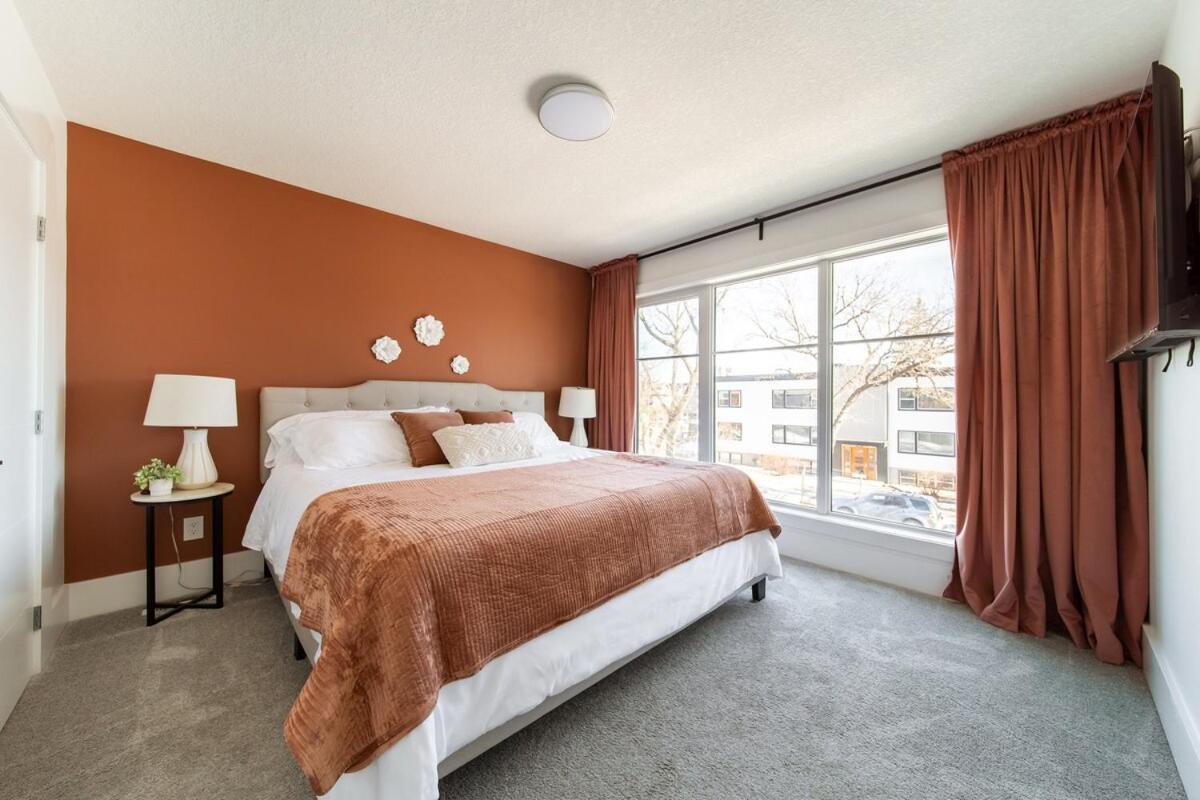Chic Hideaway-king Bed-fireplace-dt-wem-ac-garage