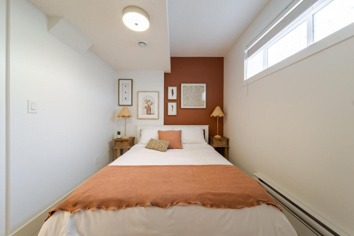Chic Hideaway-king Bed-fireplace-dt-wem-ac-garage Edmonton