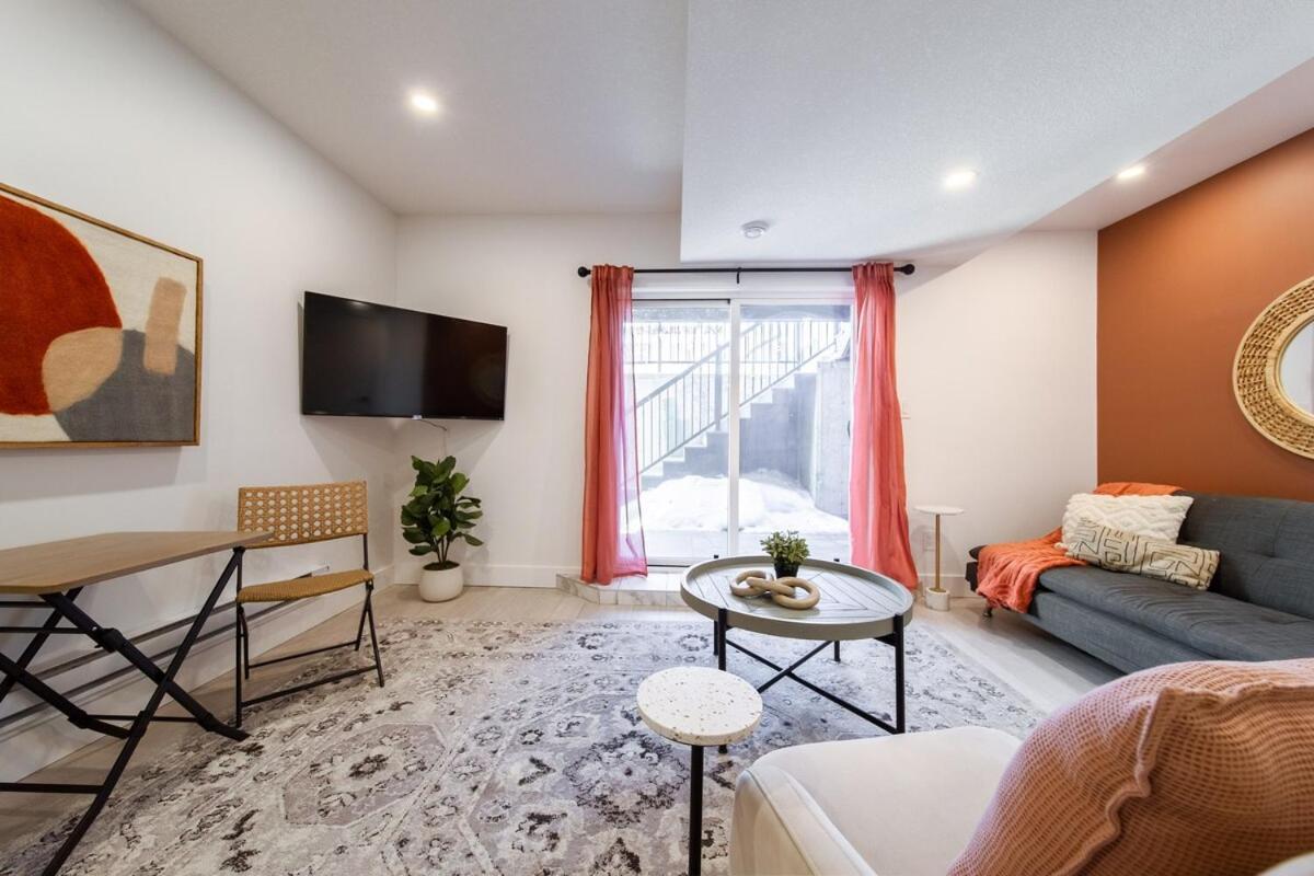 Chic Hideaway-king Bed-fireplace-dt-wem-ac-garage