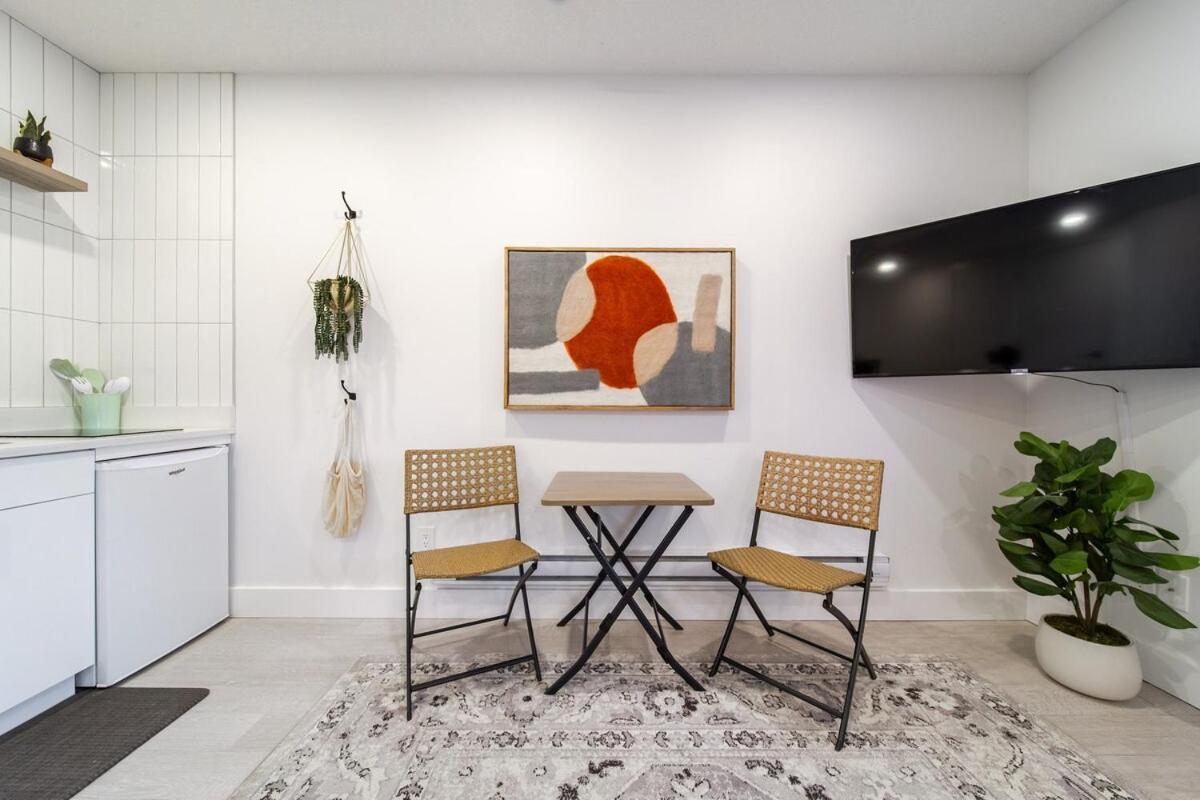 Chic Hideaway-king Bed-fireplace-dt-wem-ac-garage Apartment *